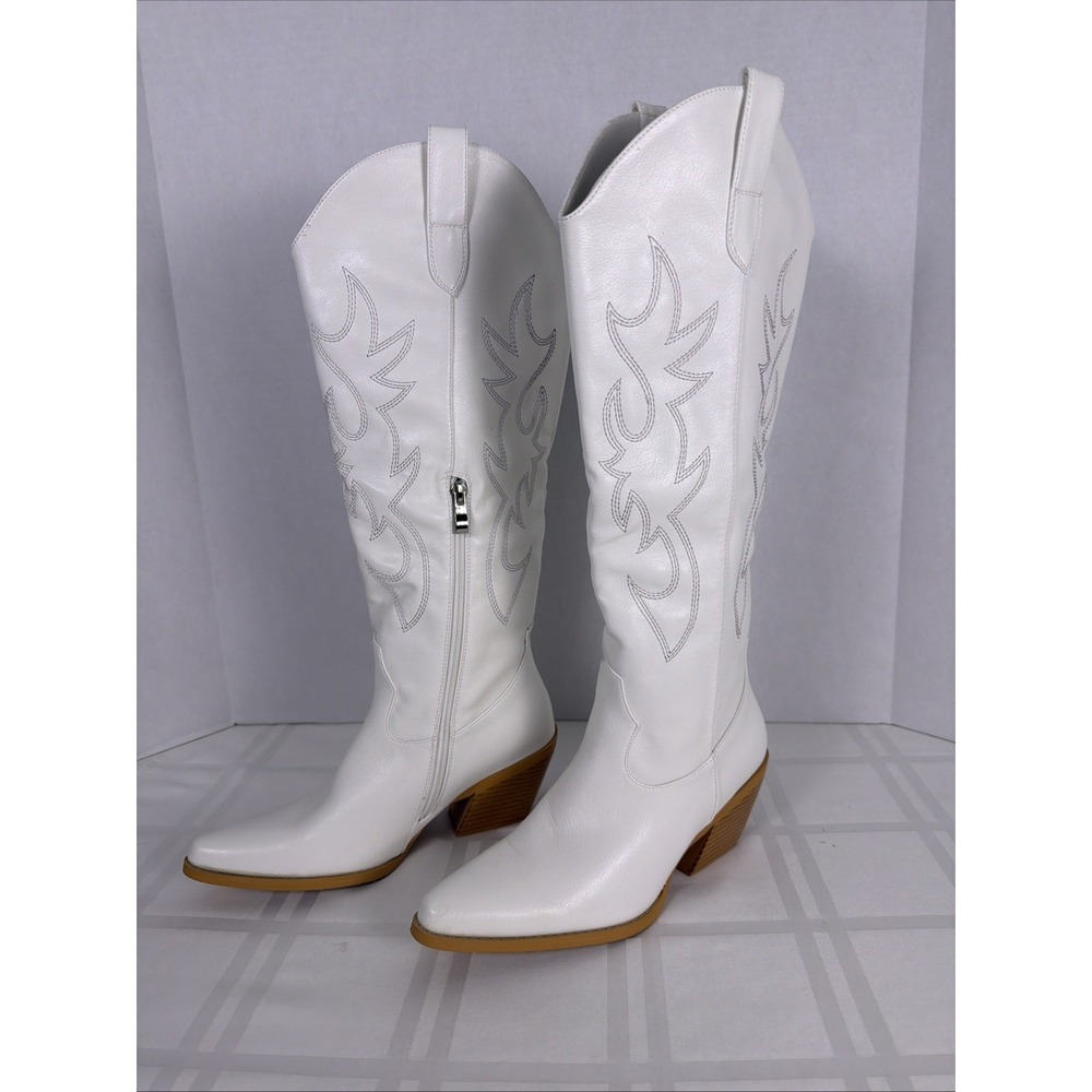 Unbranded Women's White mid calf cowboy boots. Size 6 side zipper